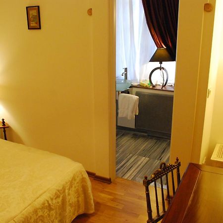 Grand Boutique Hotel Bucarest Habitación foto