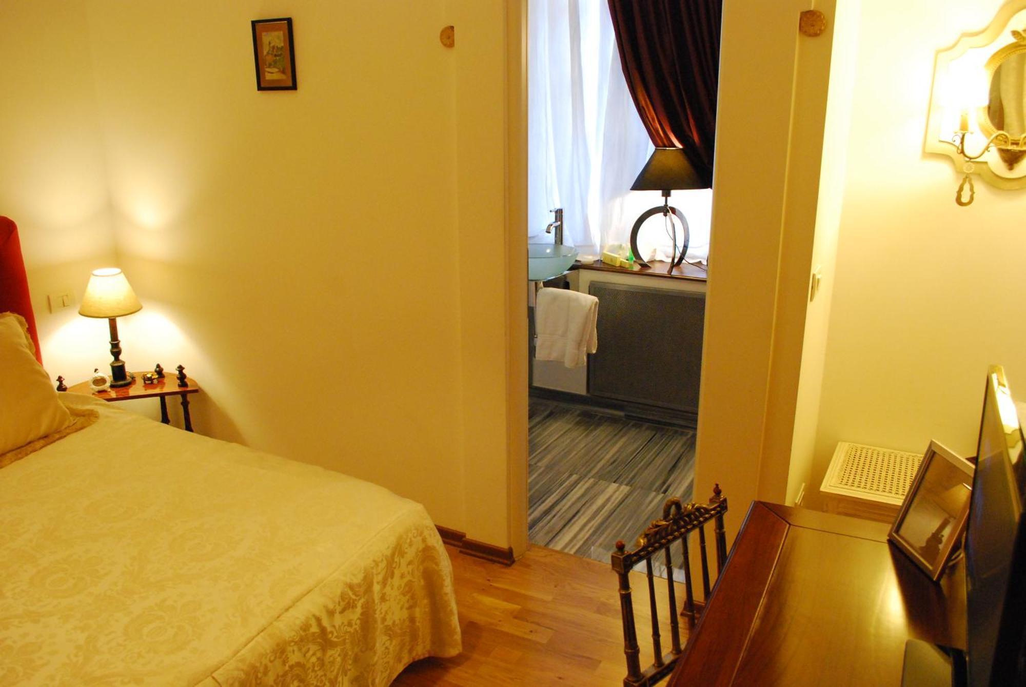 Grand Boutique Hotel Bucarest Habitación foto